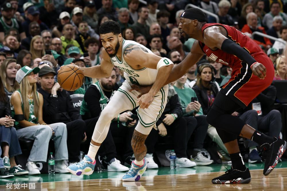 她曾多次在 她曾多次在